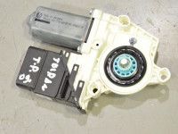 Volkswagen Touran Lasinnostimen moottori, oikea taka Varaosakoodi: 1K0959704AK VW1
Korityyppi: Mahtu...