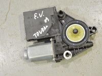 Volkswagen Touran Lasinnostimen moottori, vasen etu Varaosakoodi: 1T0959701AF
Korityyppi: Mahtunive...