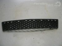 Mercedes-Benz C (W204) 2007-2015 Puskurin säleikkö (keskellä) Varaosakoodi: A2048853923