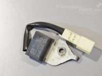 Toyota Avensis (T25) 2003-2008 Radio kondensaattori Varaosakoodi: 90080-88002