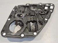Volkswagen Touareg Takaovi lasinnostin mekaaninen, oikea (el) Varaosakoodi: 7P6839462A
Korityyppi: Maastur
Mo...