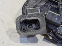 Volkswagen Polo Lukkolaite, oikea (taka) Varaosakoodi: 6R4839016A
Korityyppi: 5-ust luuk...