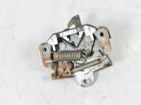 Mitsubishi L200 konepellin lukitus Varaosakoodi: 5908A019
Korityyppi: Pikap